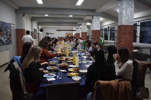 studentski-parlament_iftar6.jpg