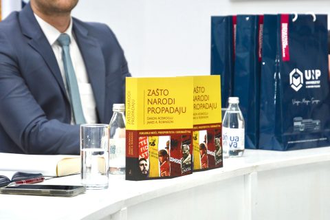 Promocija_Zasto_Narodi_Propadaju_4