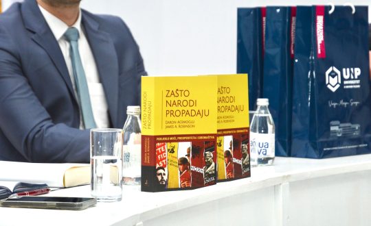 Promocija_Zasto_Narodi_Propadaju_4