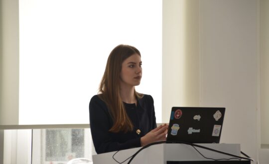 Od koda do lijeka - Izgradnja vještačke inteligencije koja razume bolest